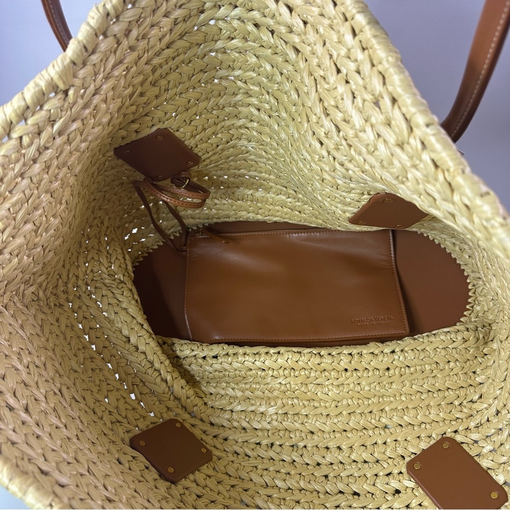 NEW Bottega Veneta Arco Natural Wood Rafia Medium Tote - Picture 4 of 16